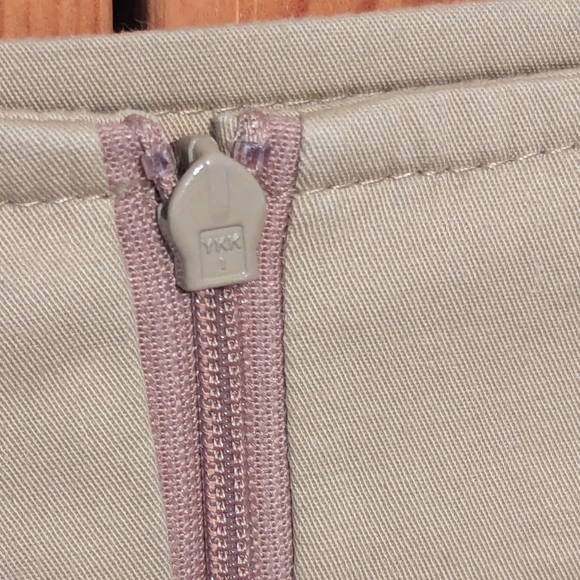 Burberry Golf Pleated Knee Length Skirt Sz 10 Khaki Tan Casual Athleisure Golf - Picture 15 of 15